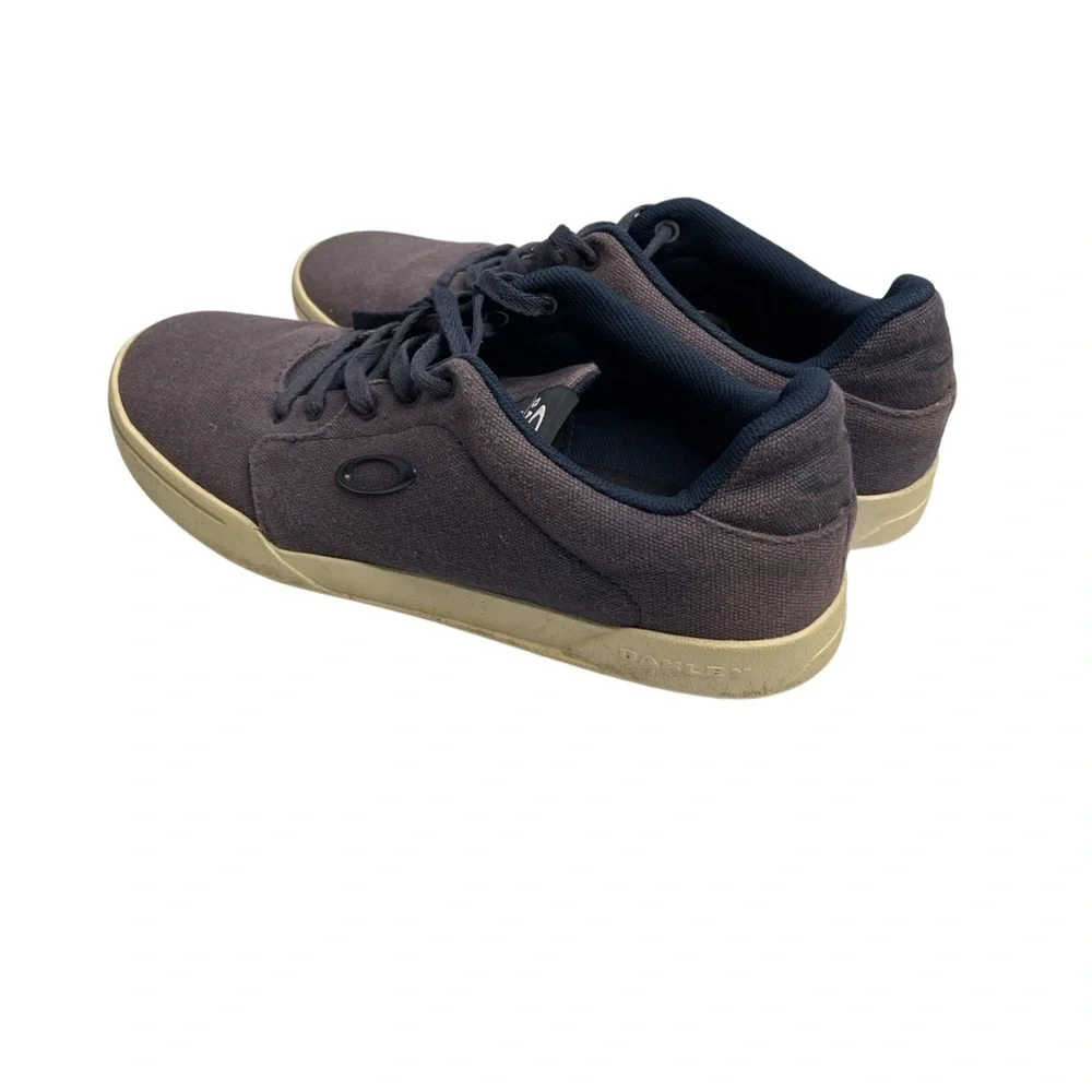 Oakley men size 10 canvas lace ups/manufactured yellow outer sole navy/gray